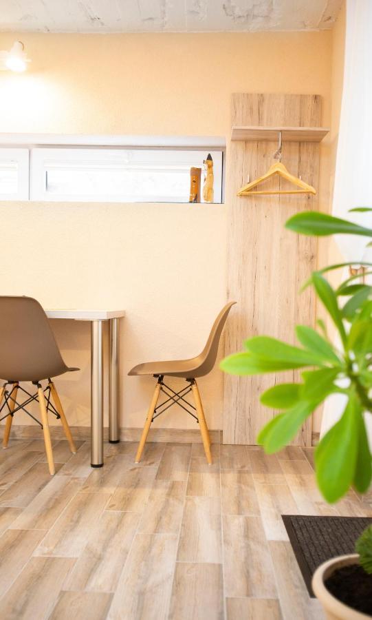 Apartment In Garage With Free Parking คอนัส ภายนอก รูปภาพ