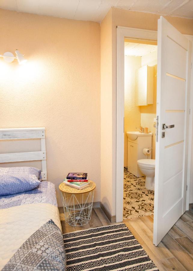 Apartment In Garage With Free Parking คอนัส ภายนอก รูปภาพ